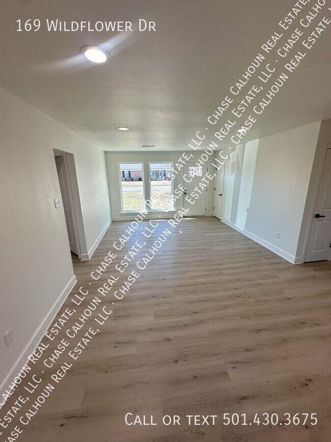 Foto del edificio - 169 Wildflower Dr