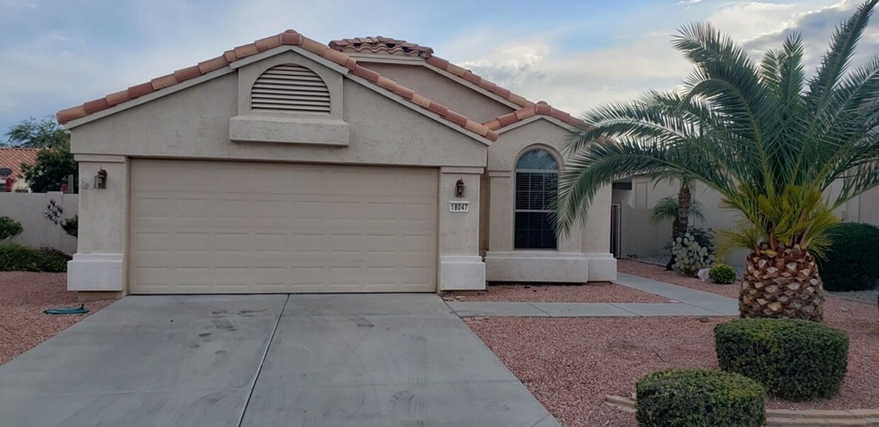 Foto principal - 2 bedroom 2 bath home with a den in Arizon...