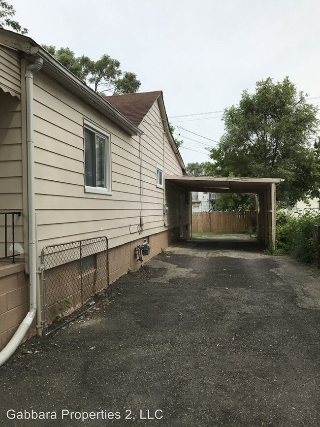 Foto del edificio - 8699 Paige Ave