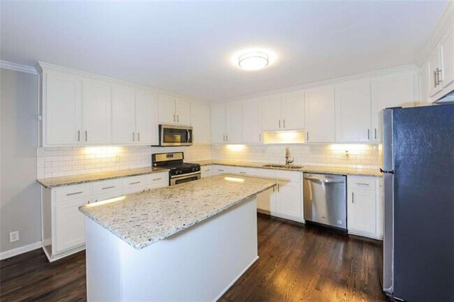 Building Photo - 7127 Riverside Dr