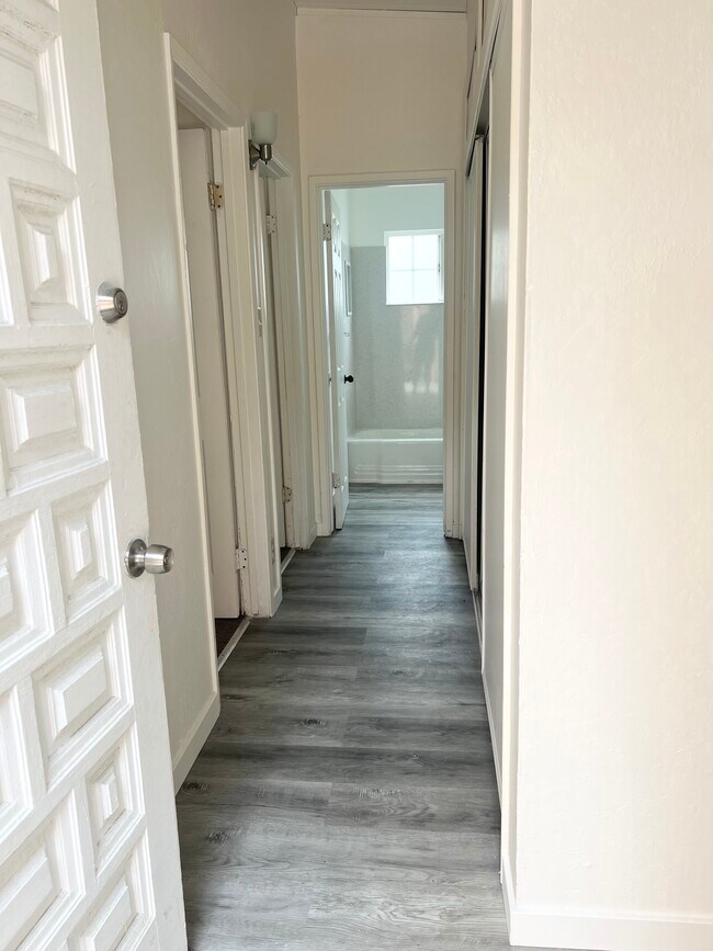 Building Photo - 431 S 45th St