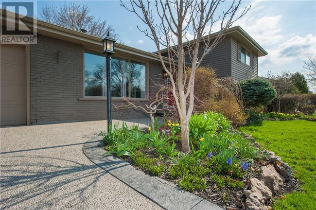 Building Photo - 7 Camelot Dr