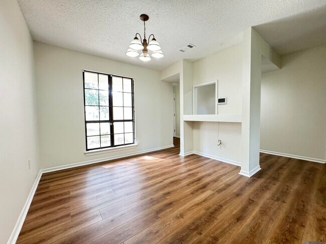 Foto del edificio - 1732 Manor Oak Dr
