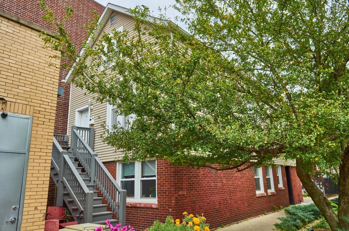 Foto principal - 2032 W Roscoe St