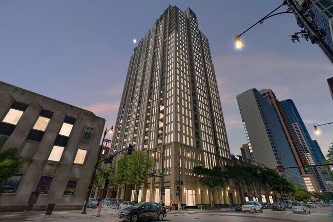 Foto del edificio - 1250 S Michigan Ave