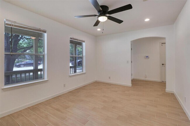 Foto del edificio - 15003 Chamberlain Ct