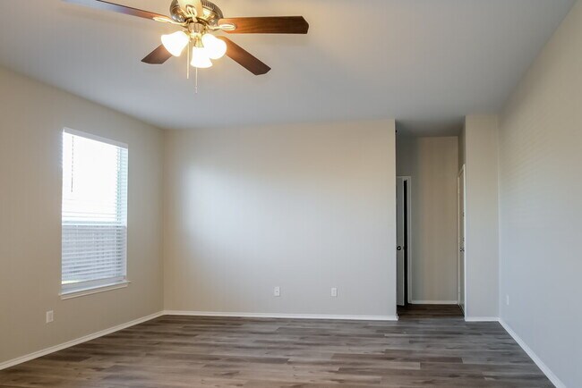 Building Photo - 233 Waterloo Dr