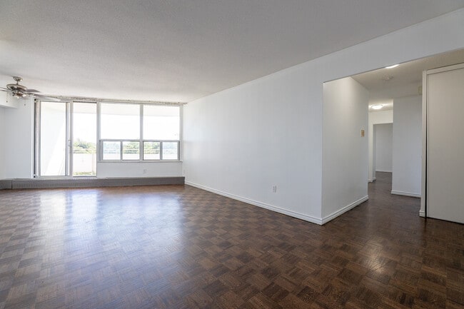 Building Photo - 60 Pavane Linkway