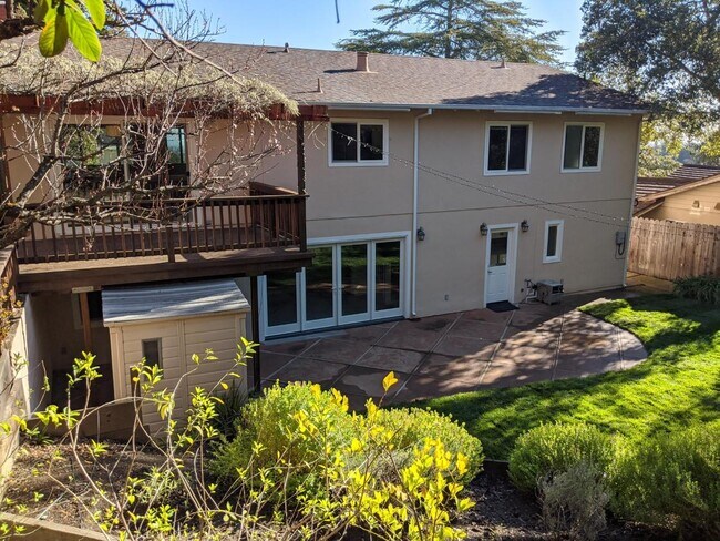 Foto del edificio - 984 Emerald Hill Rd