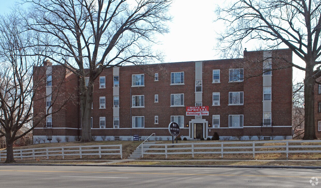 Building Photo - 2640-2642 Victory Pky
