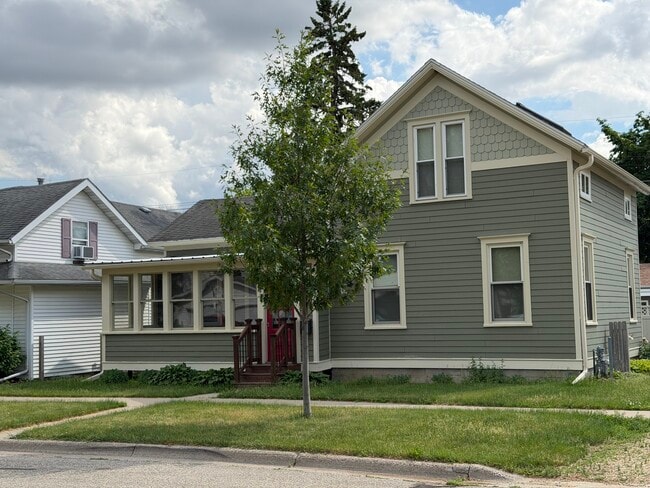 Building Photo - 407 N Washington St