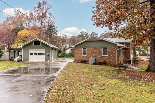 Foto del edificio - Beautiful Large Home in the Heart of Raleigh!