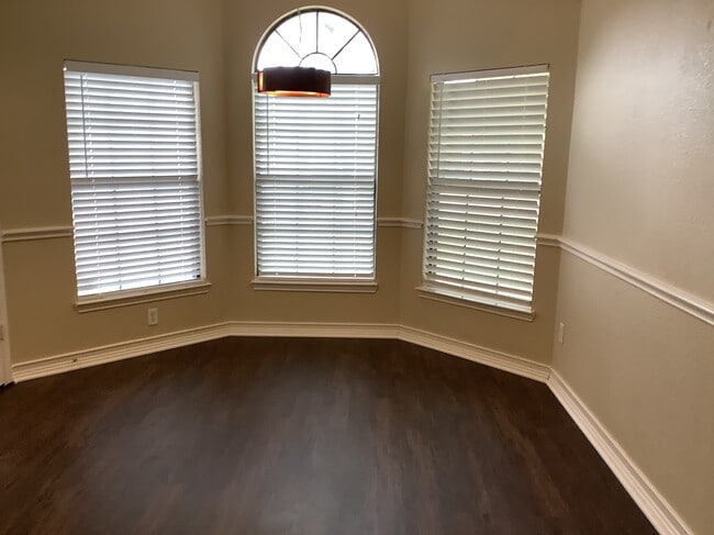 Building Photo - 918 Clover Hill Ln