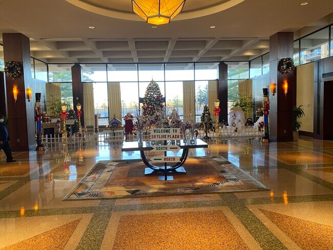 Otro - 3701 S George Mason Dr