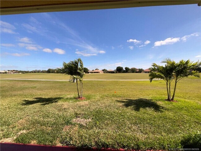 Foto del edificio - 331 NW Somerset Cir