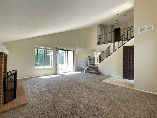 Building Photo - Beautiful Two Story Home in North View HOA...