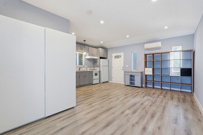 Foto del edificio - 5862 Beck Ave