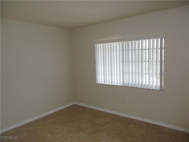 Building Photo - 1328 SE 8th Ave