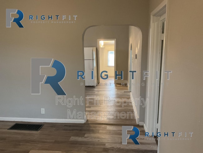 Building Photo - 809 Maple St