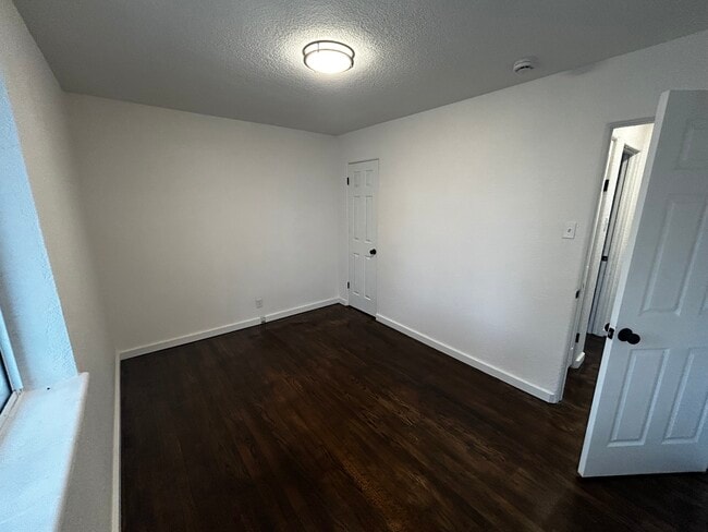 Building Photo - 1460 Elmira St
