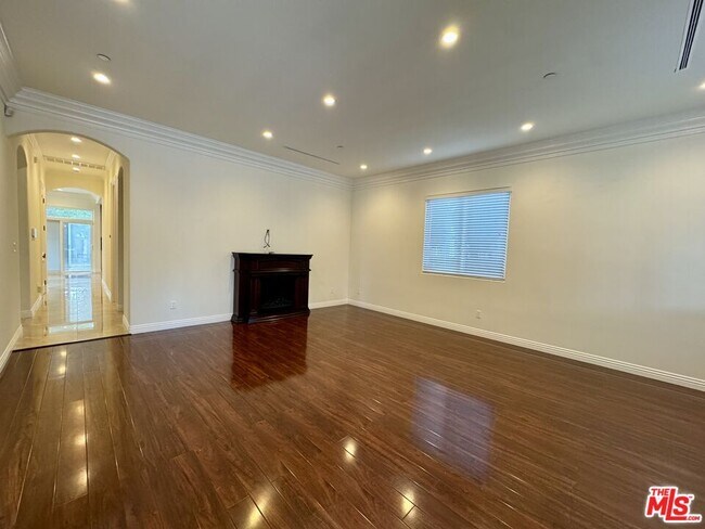 Foto del edificio - 6234 Carpenter Ave
