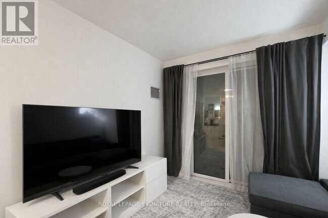 Photo du bâtiment - 70 Annie Craig Dr