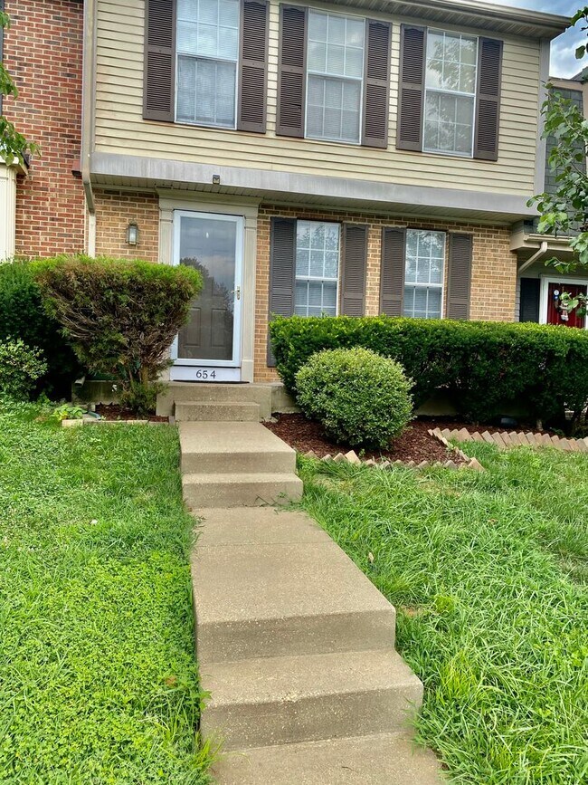 Foto del edificio - Lovely 3BR/2.5BA Townhome in Park Summit!