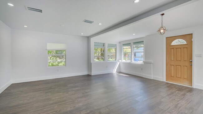 Foto del edificio - 129 NW 60th St