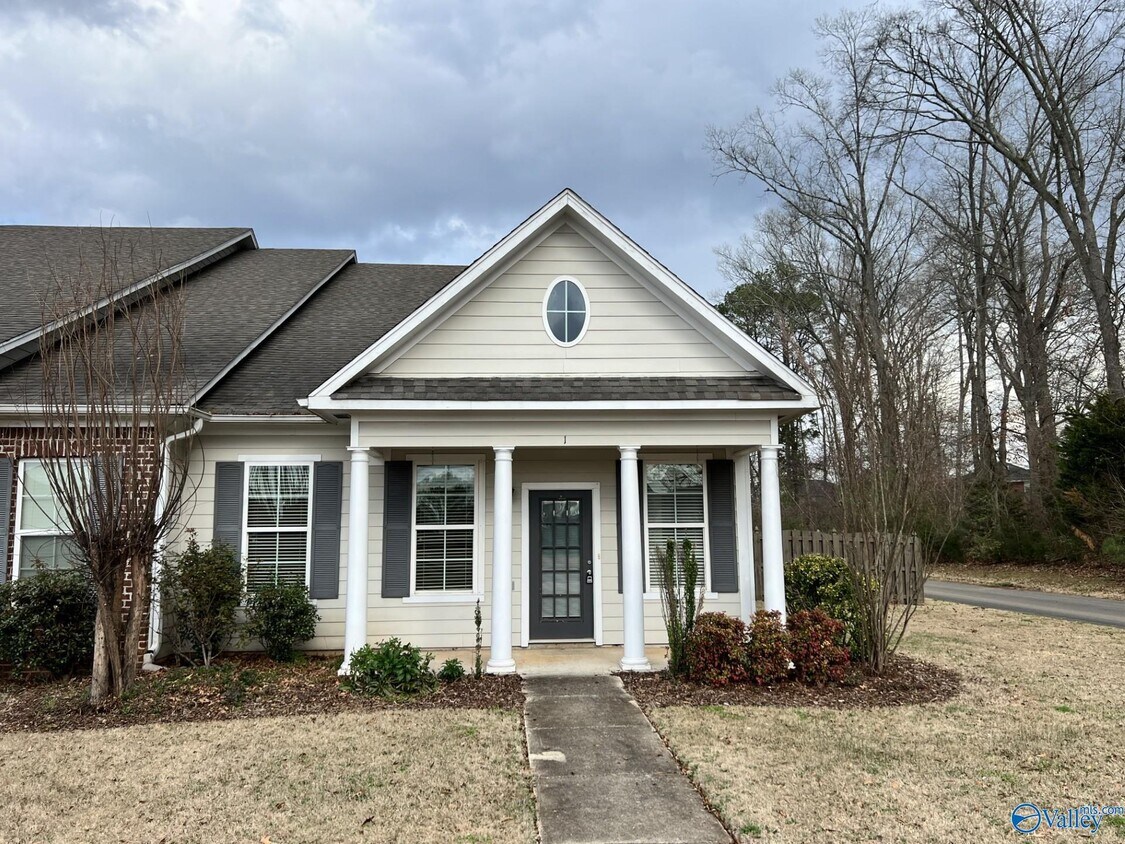 Primary Photo - 1 Atherton Cir SW