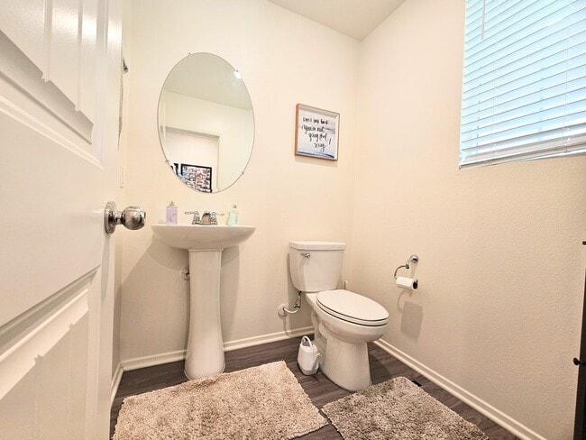 Foto del edificio - Beautiful Condo In a Nice Neighborhood 2 car garage