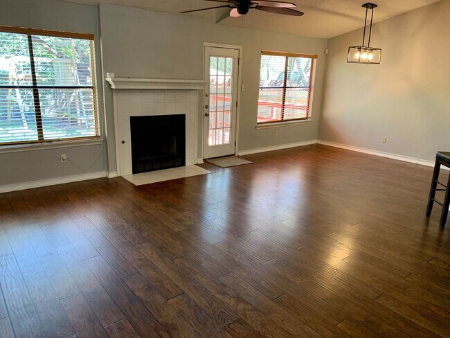 Building Photo - Remodeled 3 bedroom in South Austin!