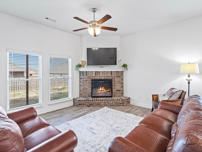 Foto del edificio - 2402 England Ln
