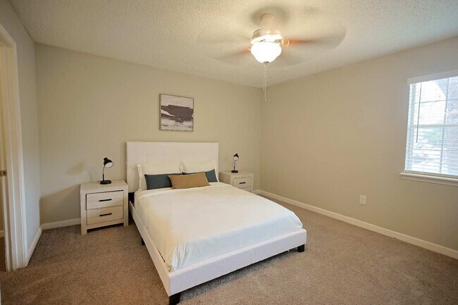 Foto del edificio - 50 Northtown Dr