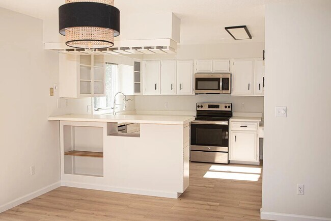 Building Photo - 517 Augusta National Way