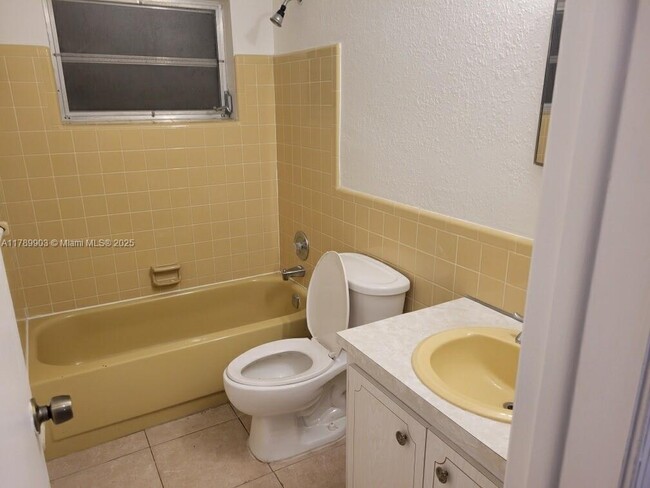 Foto del edificio - 7007 NW 99th Ave