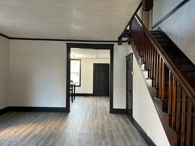 Foto del edificio - 211 E North St
