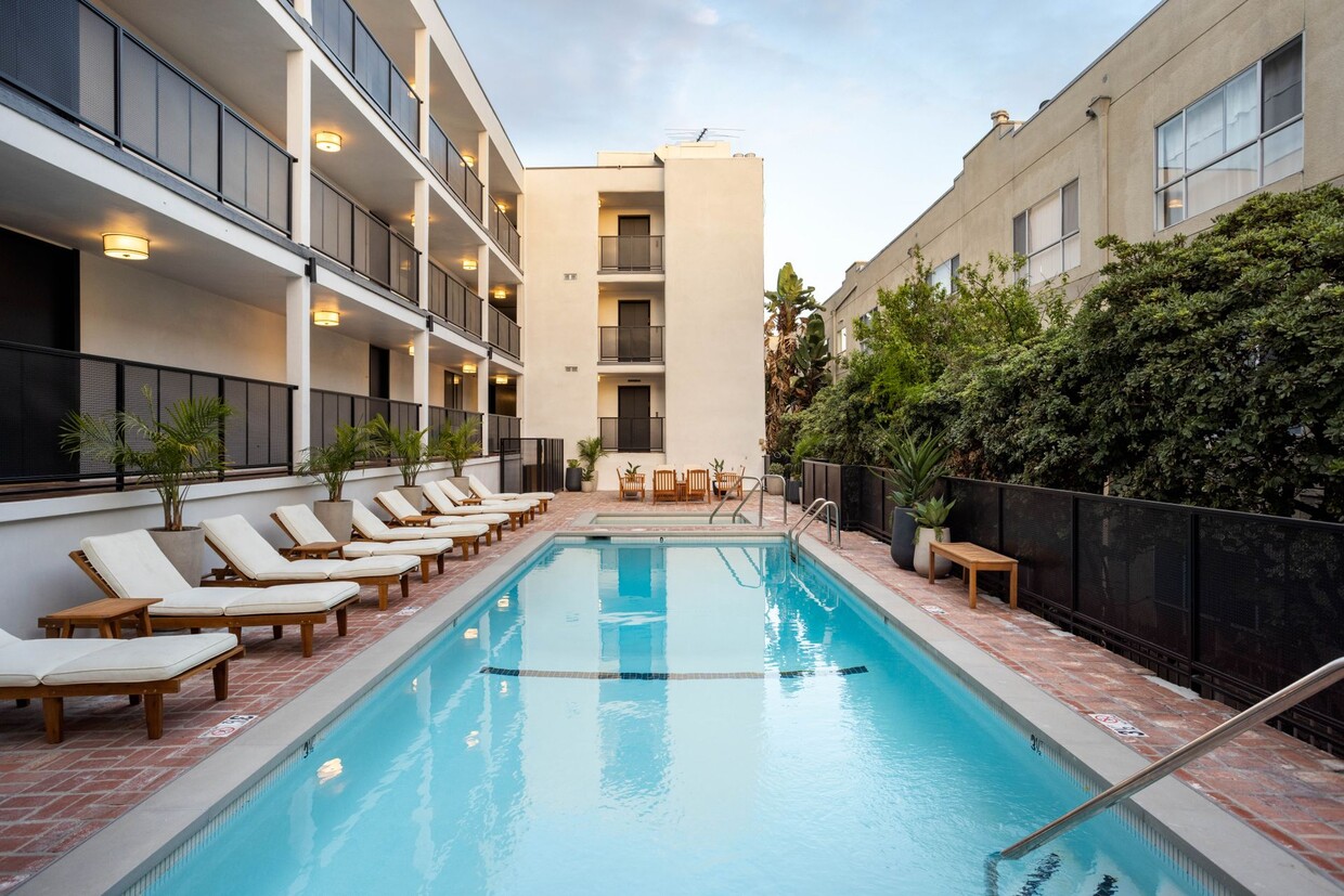 950 Larrabee - Apartments in West Hollywood, CA | Westside Rentals