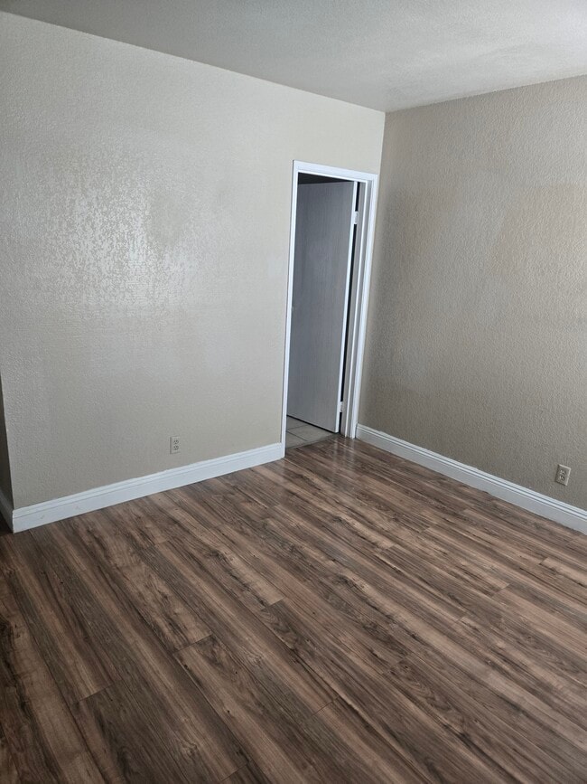 Building Photo - 33 Gold Bar Ct