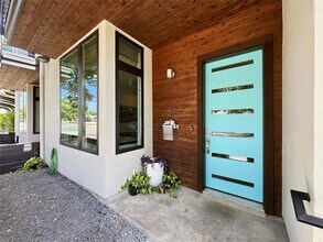 Building Photo - 2118 Brackenridge St