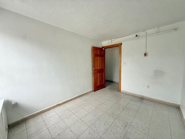Foto del edificio - 312 W State St