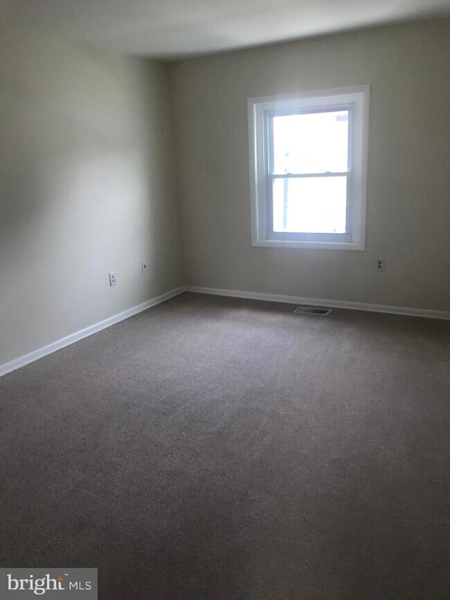 Building Photo - 9220 Bridle Path Ln