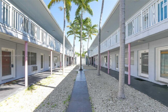Foto del edificio - 7445 Harding Ave