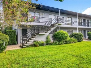Building Photo - 825 N Primrose Dr