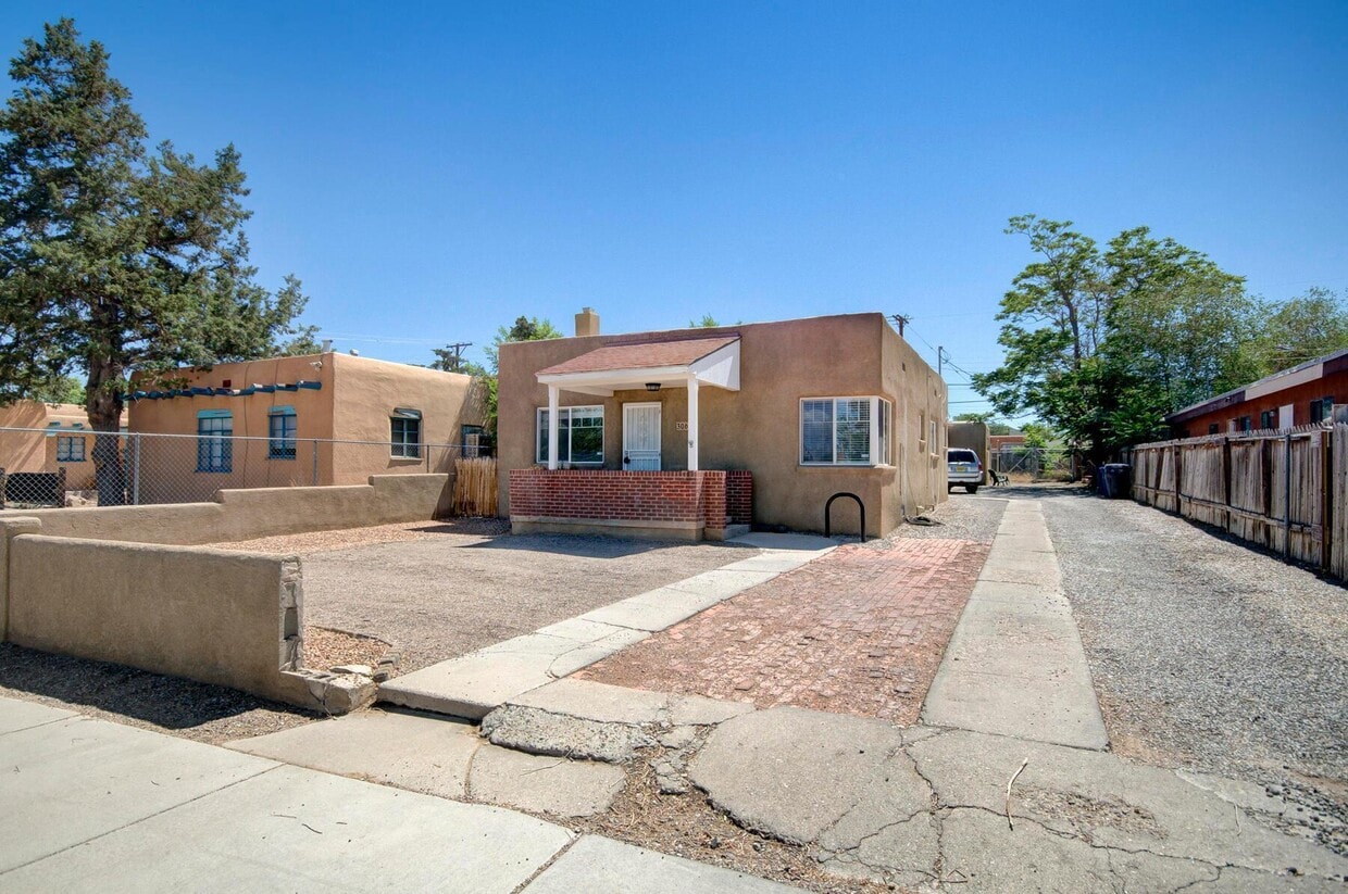 Foto principal - 306 Stanford Dr SE