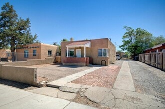 Building Photo - 306 Stanford Dr SE