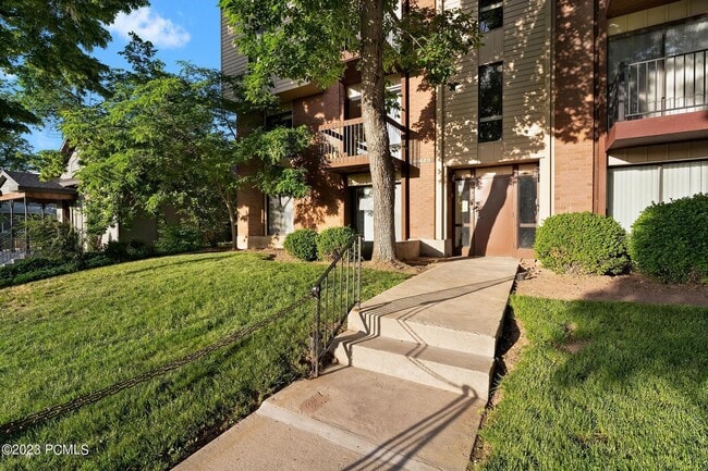 Foto del edificio - 425 S 1000 E