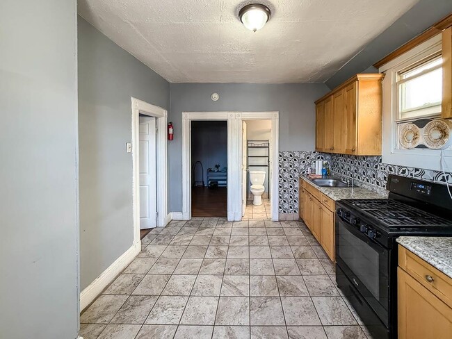 Building Photo - 341 Ave E