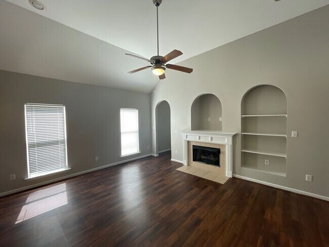 Foto del edificio - SELF TOUR NOW! - 5443 Azalea Trace, Trussv...
