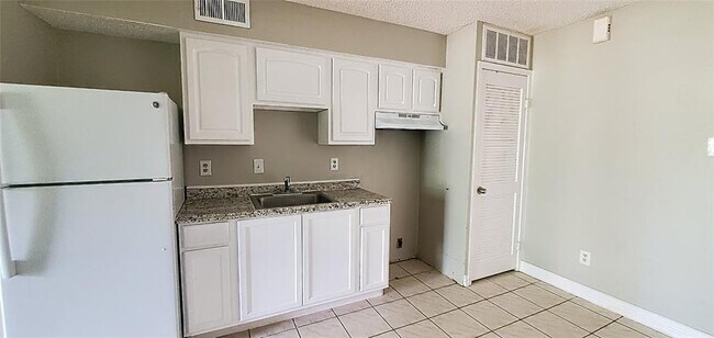 Foto del edificio - 12900 Walden Rd