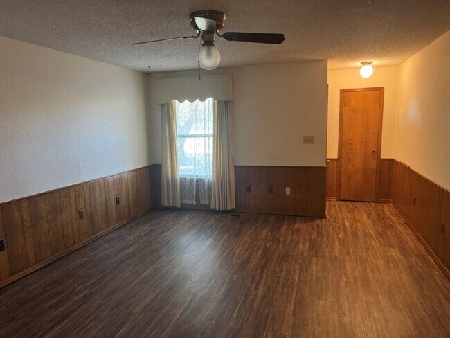 Foto del edificio - New paint, New flooring, New appliances in...